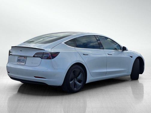 Pearl White Multi-Coat 2019 Tesla Model 3 Long Range