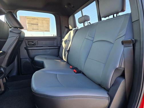 2026 RAM 2500 Tradesman Crew Cab 4x4 6'4' Box