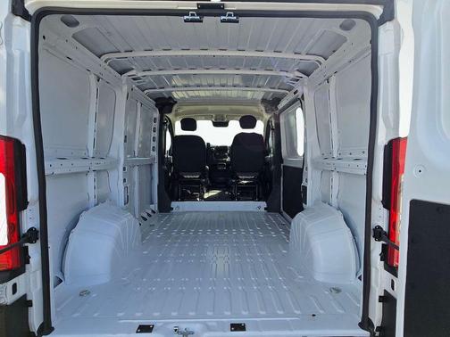 Bright White Clearcoat 2026 RAM ProMaster 1500 Low Roof
