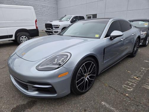 Dolomite Silver Metallic 2020 Porsche Panamera 4