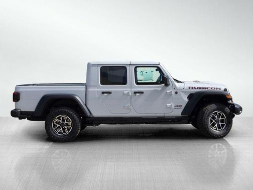 Bright White Clearcoat 2026 Jeep Gladiator Rubicon