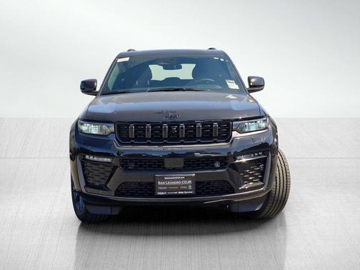 Diamond Black Crystal Pearlcoat 2026 Jeep Grand Cherokee Limited