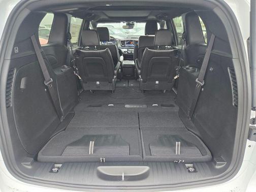 Bright White Clearcoat 2027 Chrysler Pacifica Limited