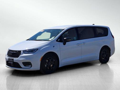 2024 Chrysler Pacifica Hybrid S Appearance Pkg