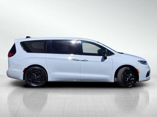 2024 Chrysler Pacifica Hybrid S Appearance Pkg