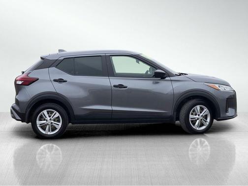 Gun Metallic 2023 Nissan Kicks S