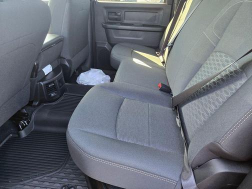 2025 RAM 2500 Tradesman Crew Cab 4x4 6'4' Box