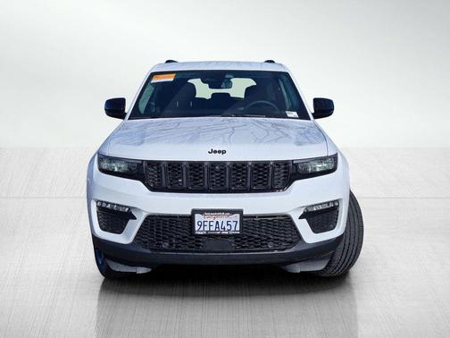 Bright White Clearcoat 2023 Jeep Grand Cherokee Limited