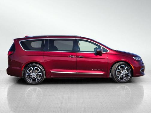 2022 Chrysler Pacifica L