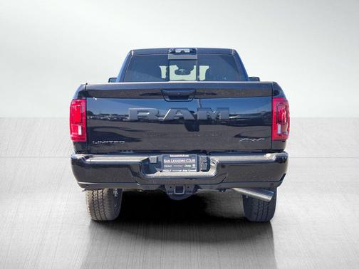Diamond Black Crystal Pearlcoat 2026 RAM 2500 Limited Crew Cab 4x4 6'4' Box