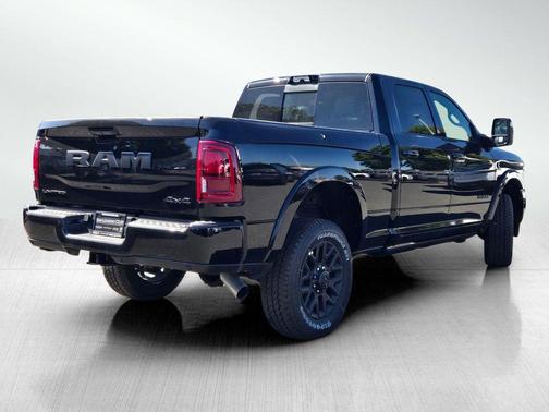 Diamond Black Crystal Pearlcoat 2026 RAM 2500 Limited Crew Cab 4x4 6'4' Box