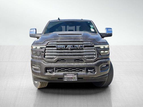 2026 RAM 3500 Laramie Crew Cab 4x4 8' Box