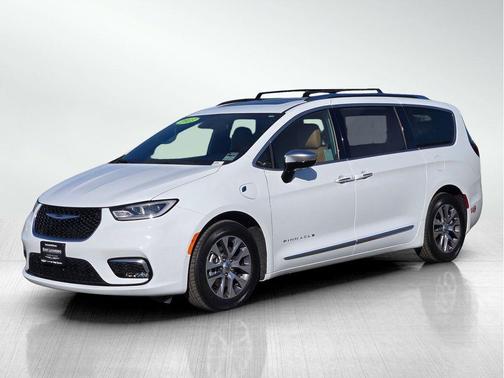 Bright White Clearcoat 2023 Chrysler Pacifica L