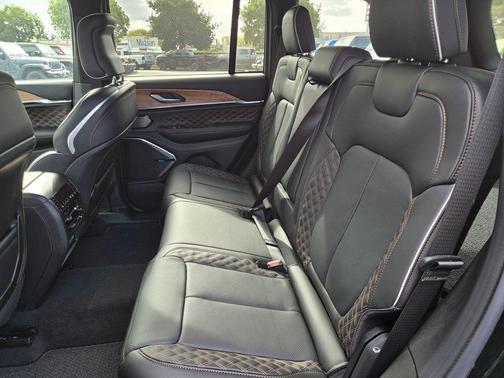 2025 Jeep Grand Cherokee Summit