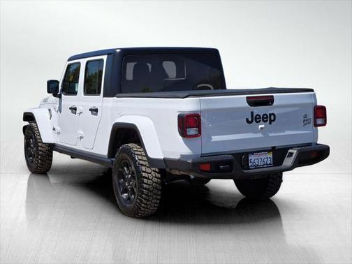 2023 Jeep Gladiator Sport