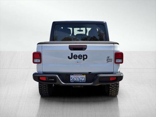 2023 Jeep Gladiator Sport