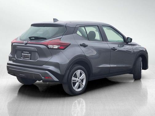 Gun Metallic 2024 Nissan Kicks S