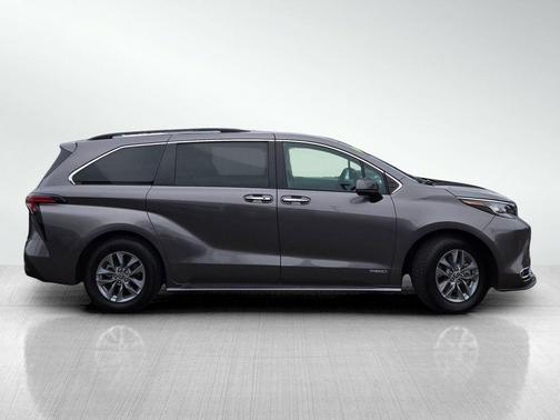 2021 Toyota Sienna XLE 8 Passenger