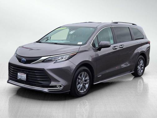 2021 Toyota Sienna XLE 8 Passenger