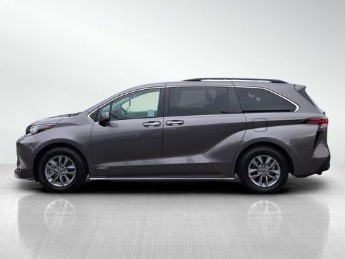 2021 Toyota Sienna XLE 8 Passenger