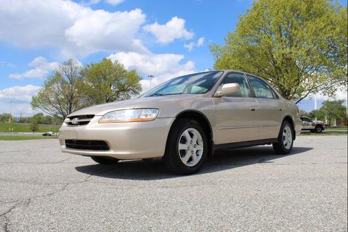 Beige 2000 Honda Accord SE