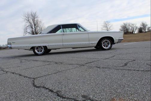 Off White 1967 Chrysler Newport 440ci