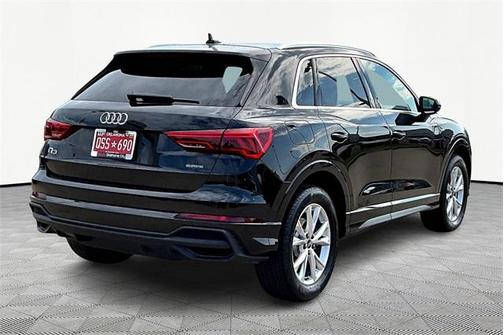 2025 Audi Q3 Premium 45 TFSI S line quattro Tiptronic