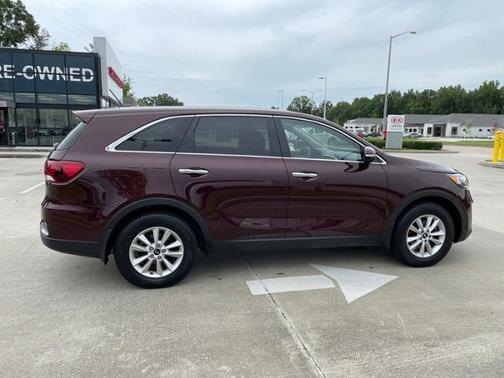 Photo 4 of 11 of 2019 Kia Sorento LX