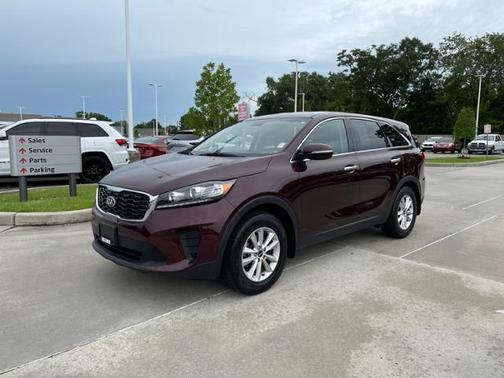 Photo 2 of 11 of 2019 Kia Sorento LX