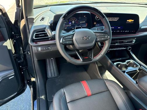 Mosaic Black Metallic 2026 Chevrolet Traverse RS