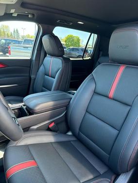 Mosaic Black Metallic 2026 Chevrolet Traverse RS