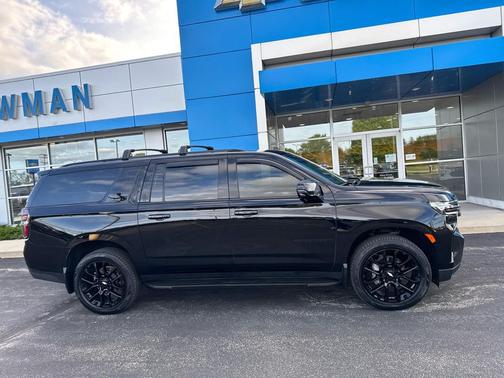 Black 2022 Chevrolet Suburban RST