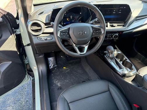 Cacti Green 2026 Chevrolet Trax FWD ACTIV