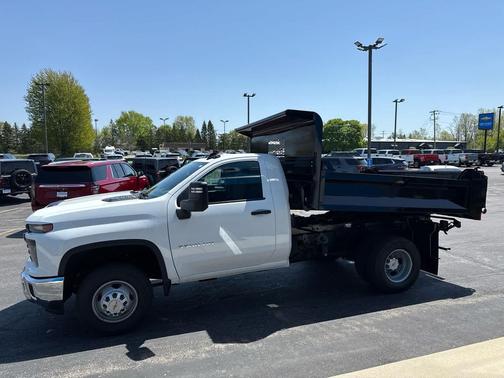 Summit White 2026 Chevrolet Silverado 3500 WT