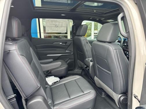 Sandstone Gray 2026 Chevrolet Traverse AWD Z71