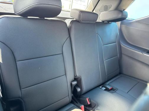 Radiant Red Tintcoat 2026 Chevrolet Traverse LT