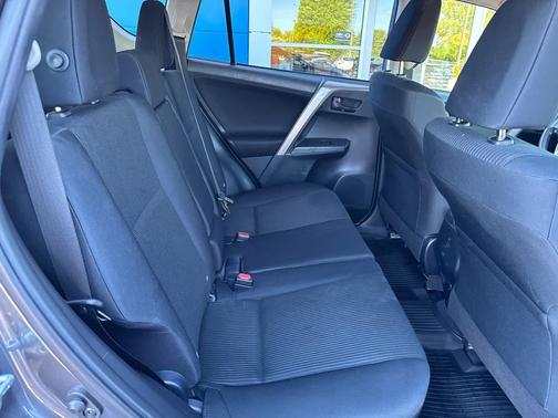 Magnetic Gray Metallic 2018 Toyota RAV4 LE