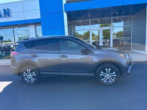 Magnetic Gray Metallic 2018 Toyota RAV4 LE