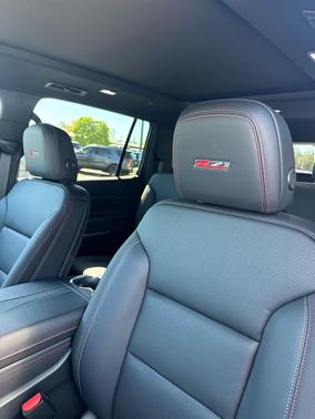 Sandstone Gray 2026 Chevrolet Traverse AWD Z71