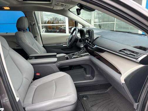 2022 Toyota Sienna XLE 7 Passenger