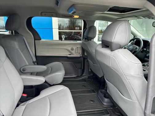 2022 Toyota Sienna XLE 7 Passenger