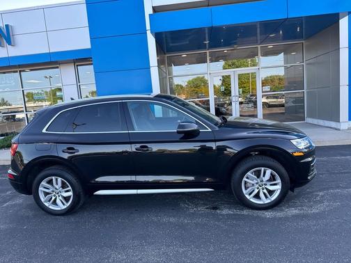 Mythos Black Metallic 2020 Audi Q5 45 Premium