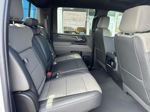 Summit White 2026 Chevrolet Silverado 2500 Crew Cab, Standard Bed, XR2, 4WD