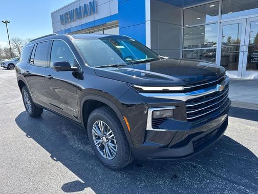 Mosaic Black Metallic 2026 Chevrolet Traverse LT