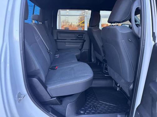 2022 RAM 2500 Tradesman Crew Cab 4x4 6'4' Box