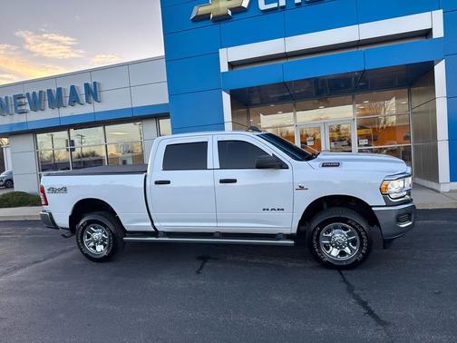 2022 RAM 2500 Tradesman Crew Cab 4x4 6'4' Box