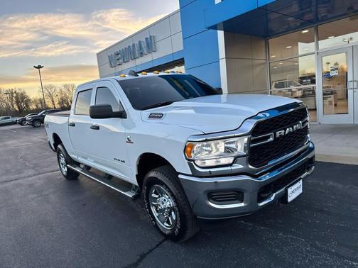 2022 RAM 2500 Tradesman Crew Cab 4x4 6'4' Box