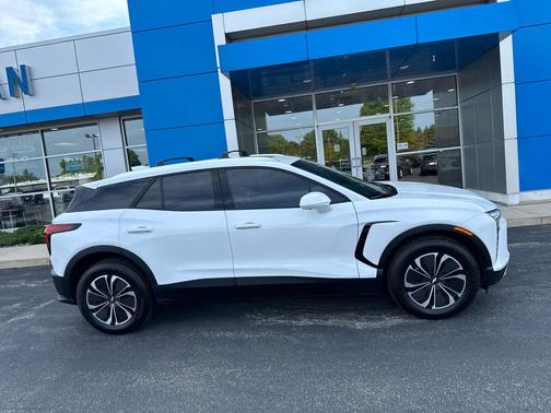 Summit White 2024 Chevrolet Blazer EV eAWD LT