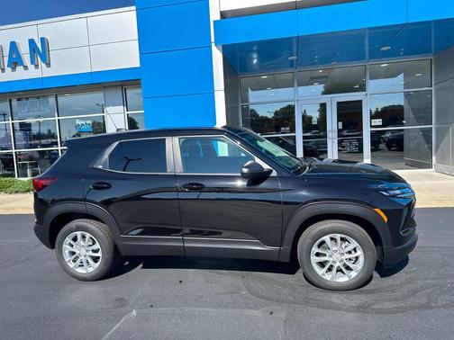 Mosaic Black Metallic 2026 Chevrolet Trailblazer LS