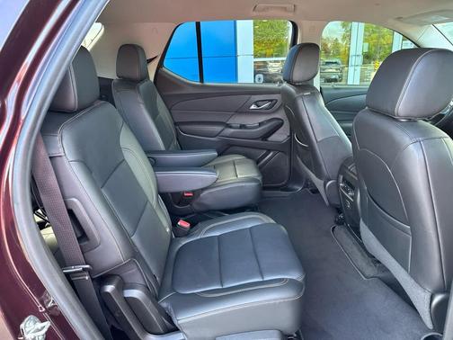 Black Currant Metallic 2019 Chevrolet Traverse LT Leather